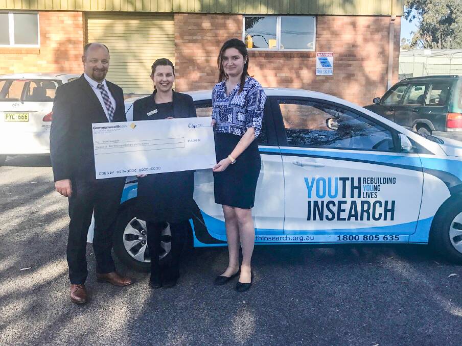 BIG CHEQUE: Youth Insearch general manager Stephen Lewin, Gunnedah Commonwealth branch manager Elizabeth Algie and Youth Insearch leader Ramona Lee.