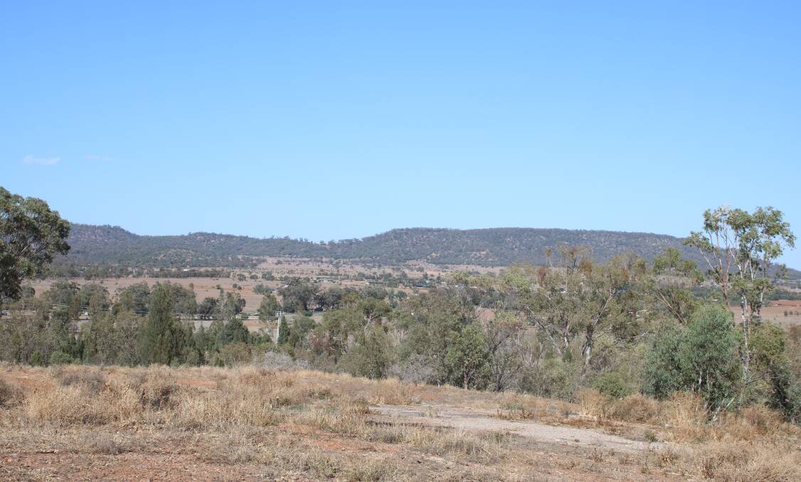 The site on the Oxley Highway overlooks mountain ranges.