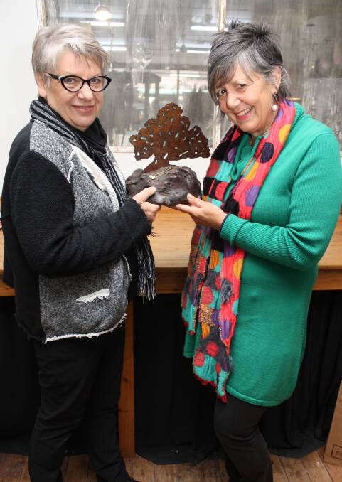 UNIQUE AWARDS: Old Bank Gallery's Jenny Matthews and Dorothea Mackellar Memorial Society president Philippa Murray with a trophy created by Gulargambone-based artist Alison Dent.
