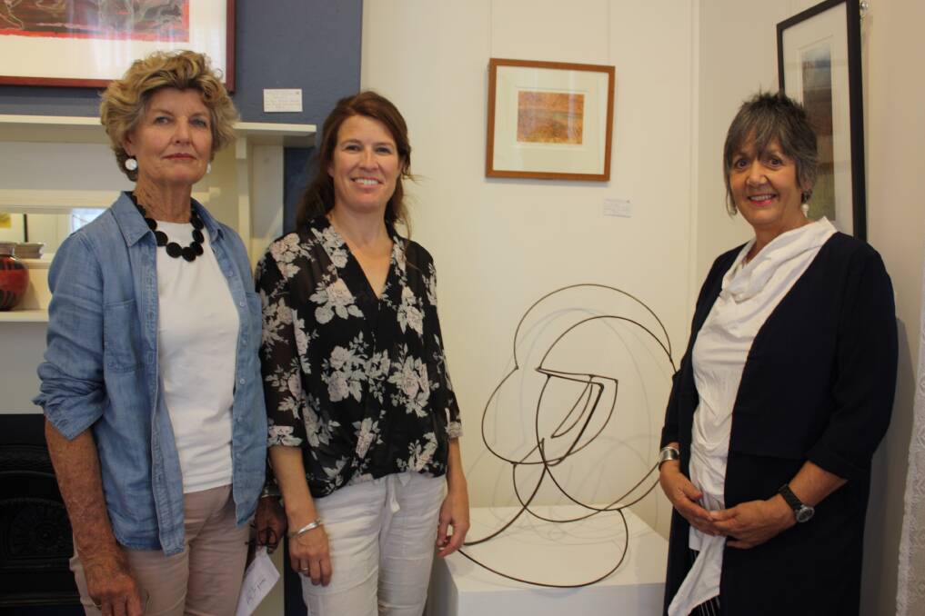 Mudgee artist Kay Norton-Knight with Jackie Weston and Philippa Murray.