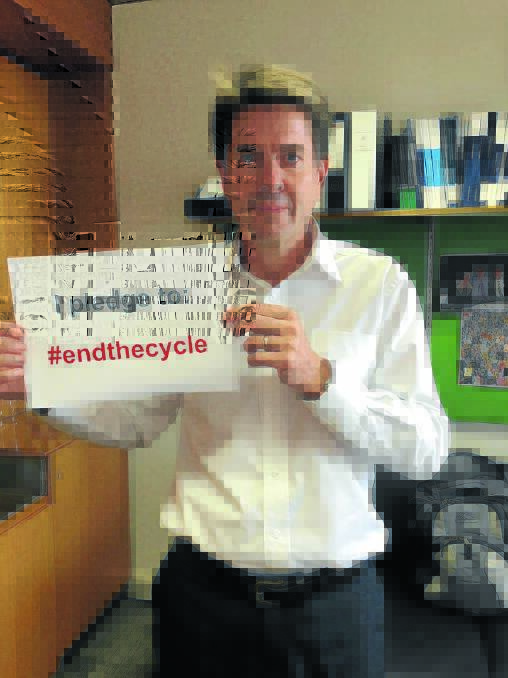 Member for Tamworth Kevin Anderson takes the pledge to help #endthecycle on White Ribbon Day.