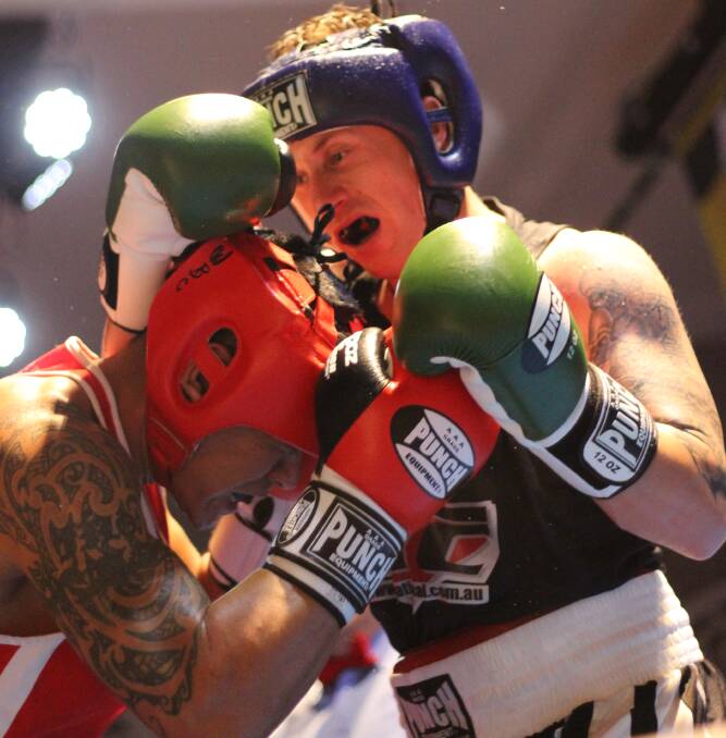 Col O'Hara from Gunnedah (right) grapples with his opponent during last weekend's bout in Gunnedah.