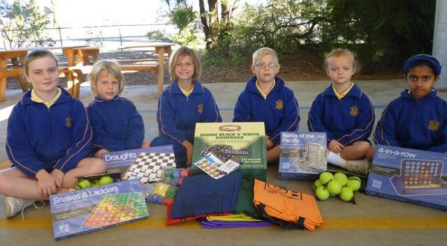Scarlett Whelan, Hunter Rigelsford, Bailey Rigelsford, Darcy Moseley, Tori Whelan and Himaja Yerrapureddy with some of the new resources the school received from the Woolworths Earn & Learn Program.