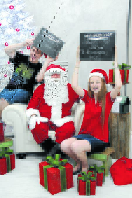 Six Gunnedah students got an early Christmas present this week when they found out their HSC was high enough to put them on the Distinguished Achievers’ List.
Among them were Benj Porter, from Gunnedah High School, and Sarah Clark, from St Mary’s College, who celebrated this morning with Santa.
PHOTO: Montage Fotos