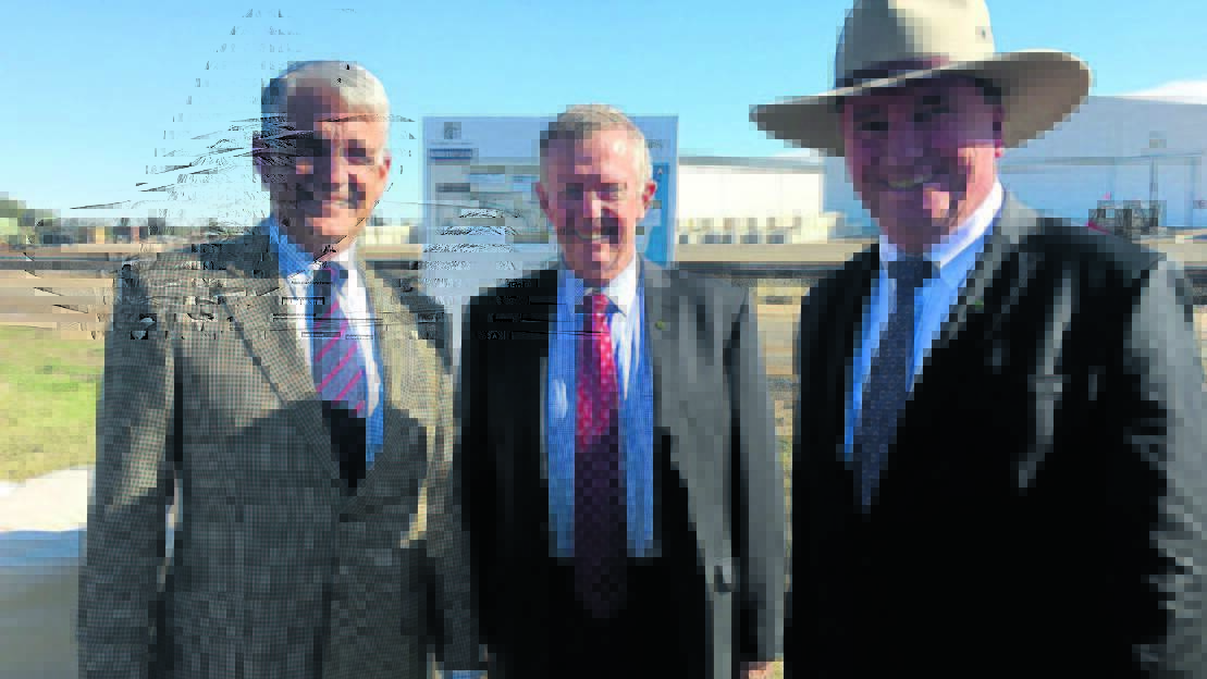 Inland Rail chairman John Anderson, Cr Mark Coulton and Deputy Prime Minister Barnaby Joyce have reaffirmed the government’s commitment to the inland rail project.