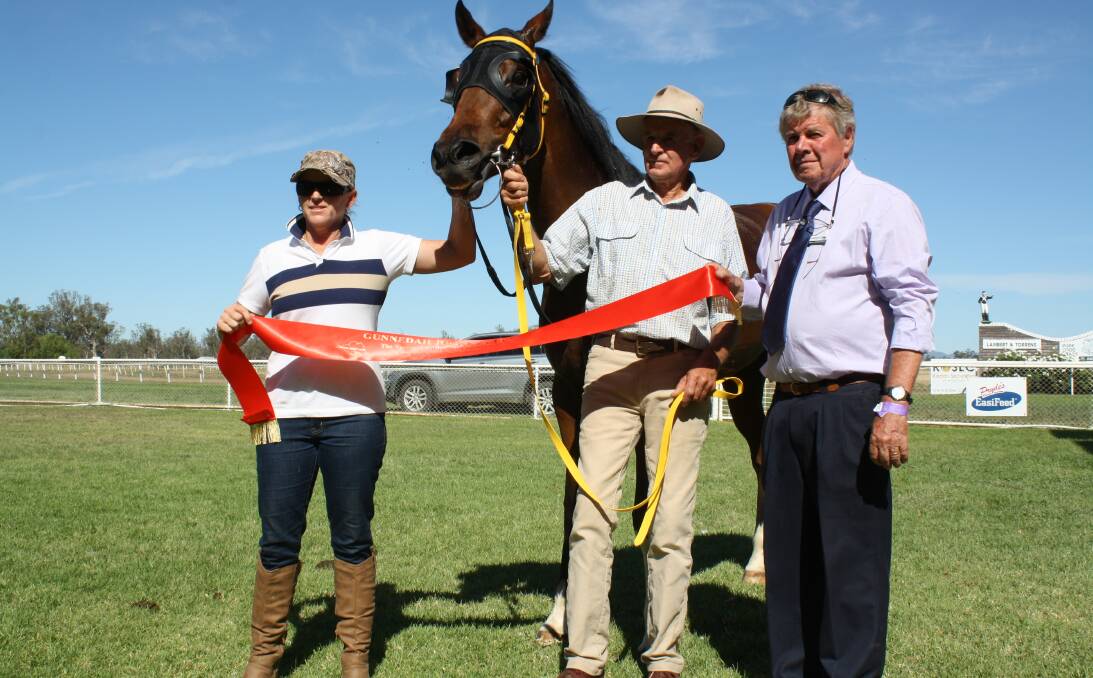 LOCAL CONNECTION: Sally and Graham Torrens with Buck Rogers and jockey club president Kevin Edmonds at last year's Christmas Hams race meet. Buck Rogers will be one of two runners for Torrens in this year's race meet.