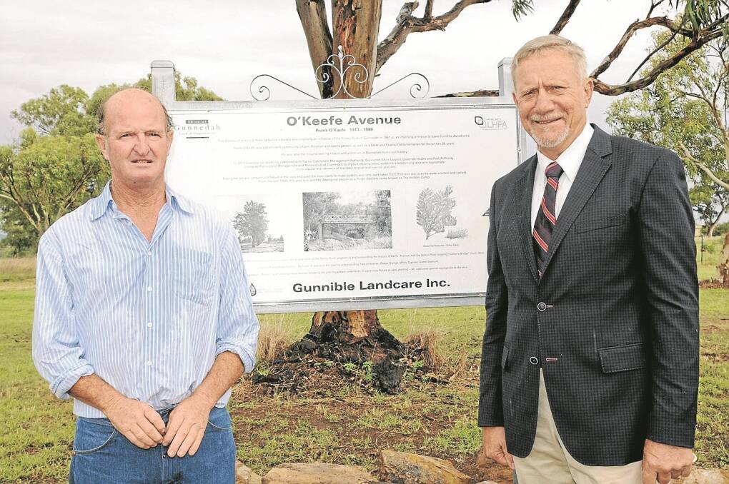  O’Keefe Avenue sub-committee chair Geoff Hood, left, and Gunnedah Mayor Owen Hasler officially open the O’Keefe Avenue sign on Saturday.