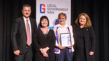 Gunnedah Shire Mayor Jamie Chaffey, Gunnedah Shire Librarian Christiane
Birkett, LGNSW President Cr Darriea Turley AM and Local
Government Minister the Hon Wendy Tuckerman MP. Picture by Local Government NSW