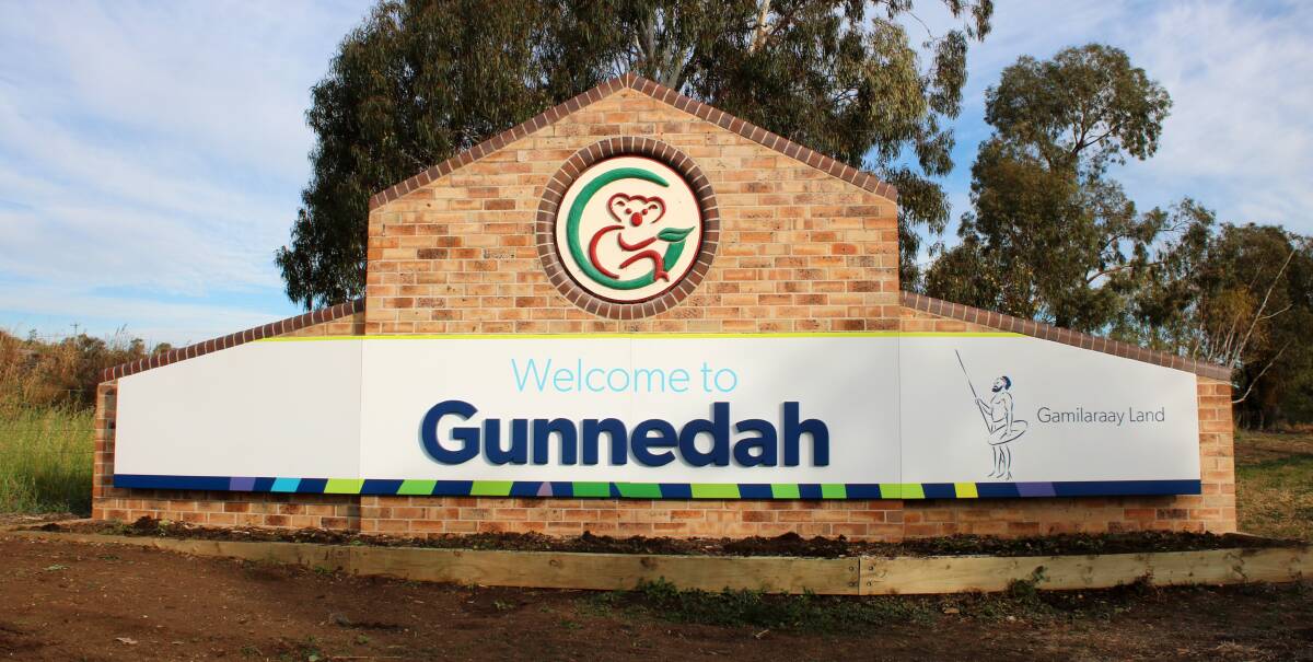 Gunnedah's new entrance signs have drawn criticism.