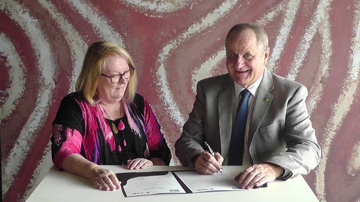 TAFE NSW regional general manager Kate Baxter and Liverpool Plains Shire Council general manager Ron Van Katwyk signing a Statement of Intent on Friday.