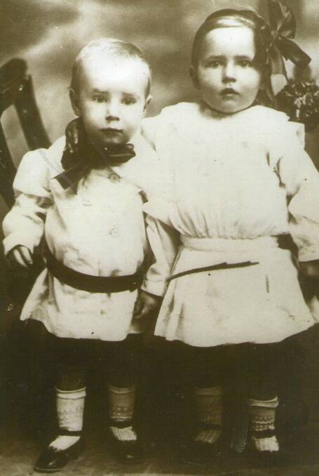 Twins Ossie and Joyce Campbell at the age of two.