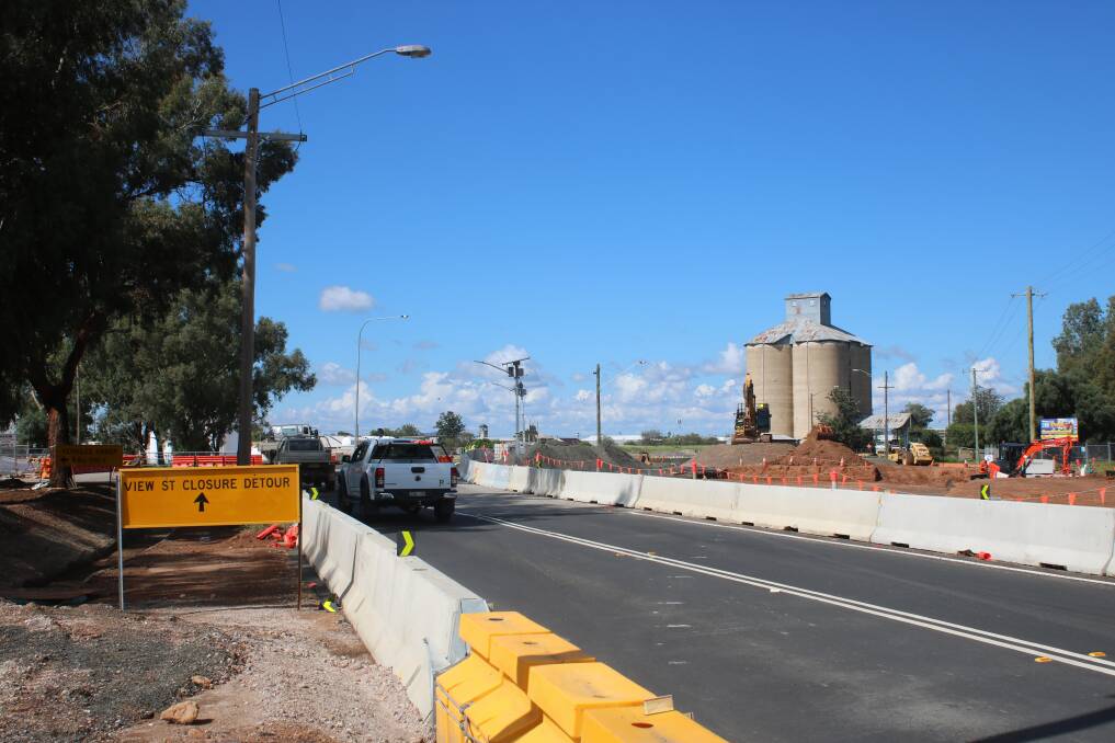 A view of the rail overpass works from the Oxley Highway, facing towards South Street.