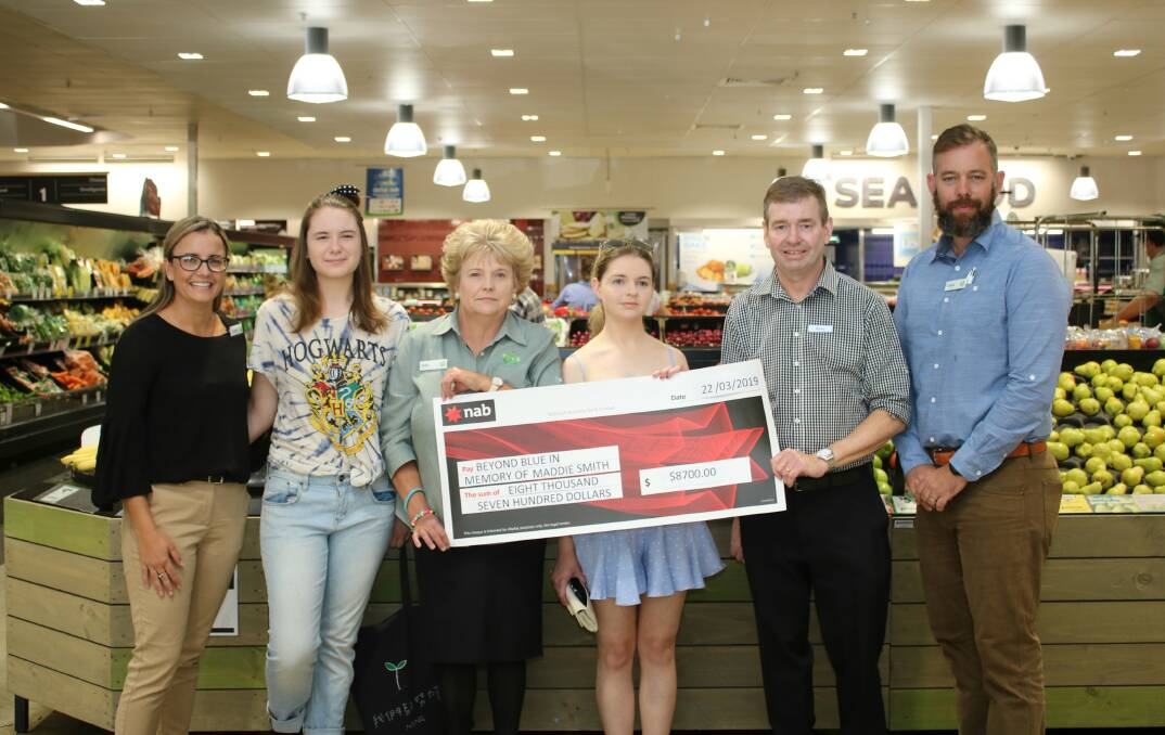 Vicki, Gabby and Barry Smith (centre) with Woolworths' Courtney Palmer (left), local Jen Mitchell, and Woolworths' Alastair Hulley. 