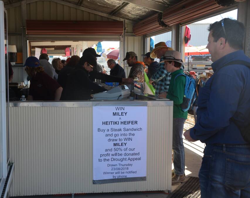 HAVING A GO: Drought masters is raising funds for Aussie Helpers during AgQuip. Photo: Billy Jupp 