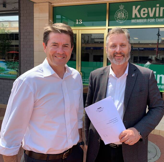 GROUP EFFORT: Tamworth MP Kevin Anderson and Gunnedah mayor Jamie Chaffey welcome the announcement of funding for the Community Resilience Program. Photo: Supplied 