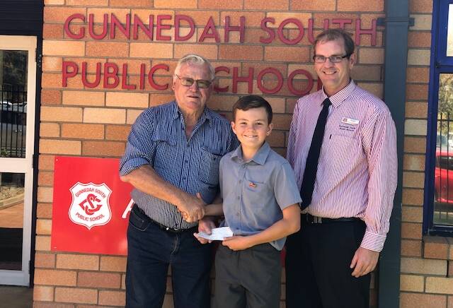 HELPING HAND: John Longmuir Foundation president Tim Grosser presents Hayden Sawyer and Pete Baum with a cheque for $500. Photo: Supplied 