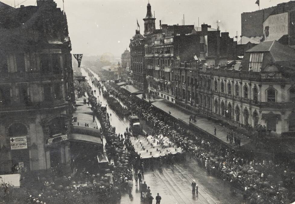 Anzac Day, 1918: Anzac Day procession marches down Swanston Street, Melbourne. Photo: State Library of Victoria.