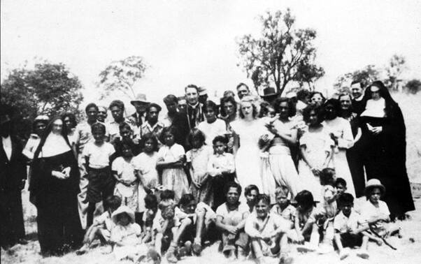 Residents at Hollywood Mission Yass, one of several established in the Yass district. Image YDHS Archives 