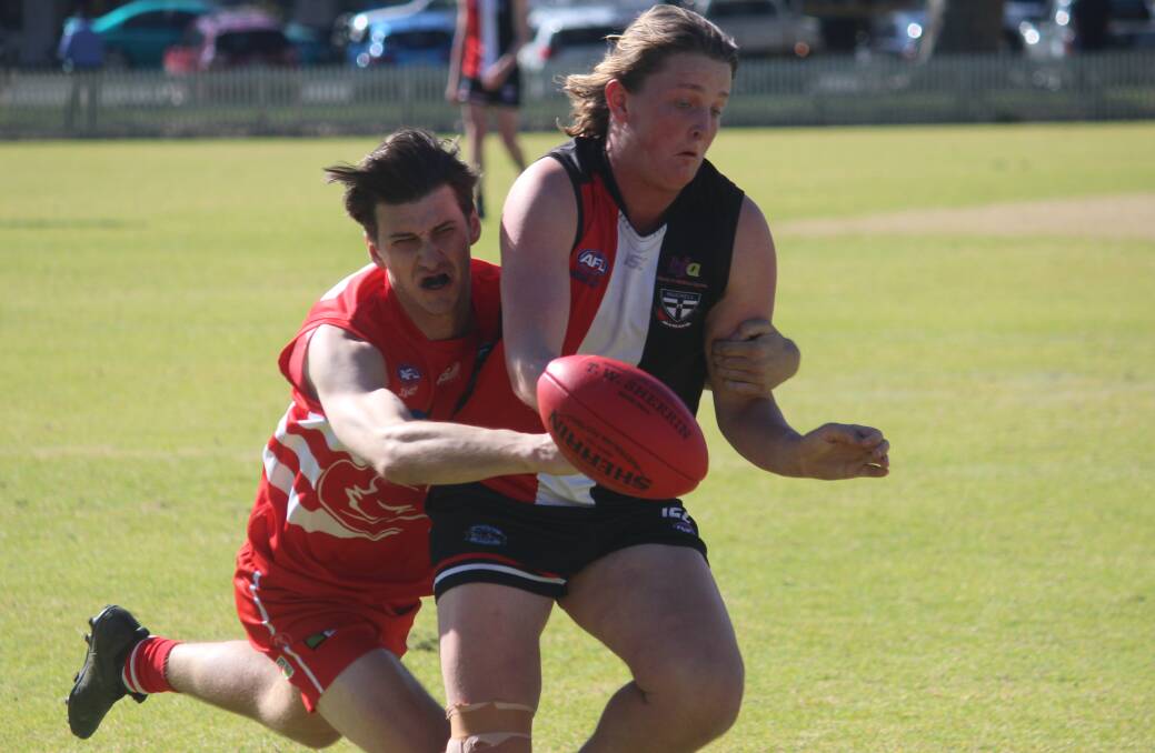 Games between the Tamworth Swans and Inverell Saints have been some of the most entertaining all year. Picture by Zac Lowe.