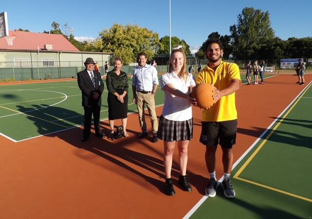 LPSC Mayor Councillor Doug Hawkins, GM Jo Sangster and Member for Tamworth Kevin Anderson watch on while Quirindi High students Belle Davis and Dylan Smith toss a ball to celebrate the opening of the basketball/netball courts.