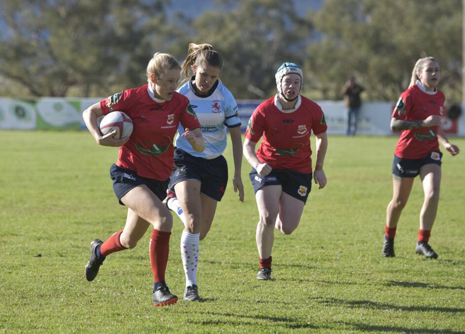 Catch me if you can: Gunnedah's Genevieve Vickers bursts down the sideline. Photo: Samantha Newsam
