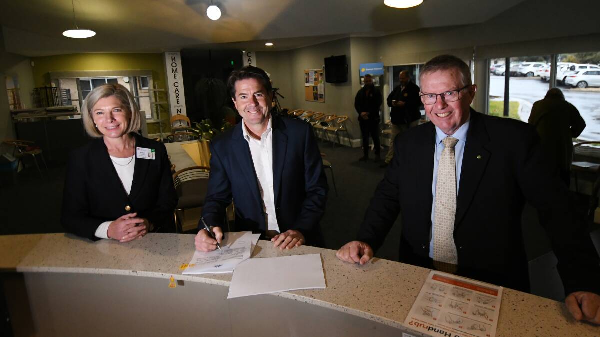 HNEH's Susan Heyman and Parkes MP Mark Coulton sign the deed for the Gunnedah Rural Health Centre. , Tamworth MP Kevin Anderson witnesses the signature. Photo: Gareth Gardner