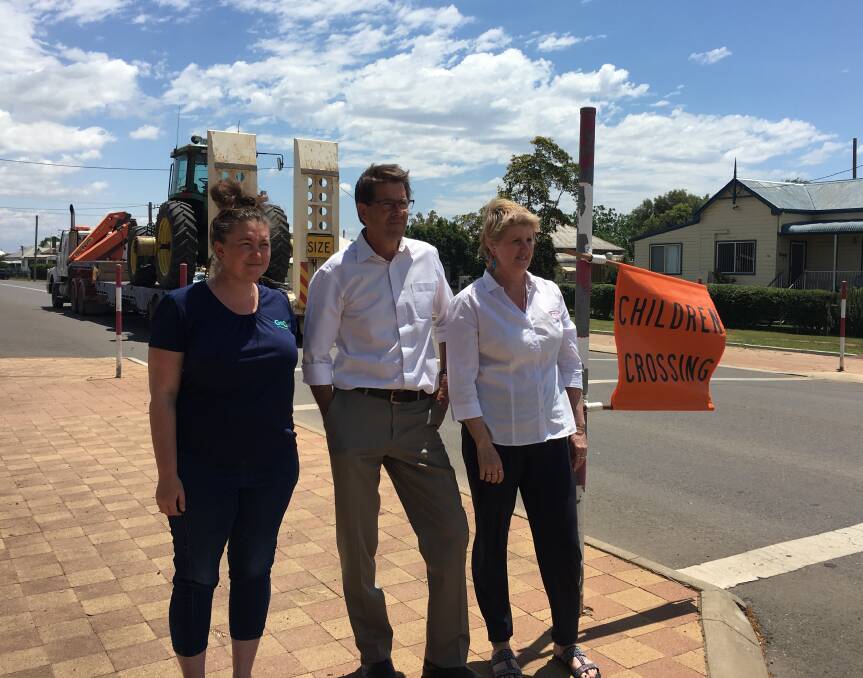 Gunnedah Public School P&C members Kate McGrath and Lisa Warren with Tamworth MP Kevin Anderson. Photo: supplied