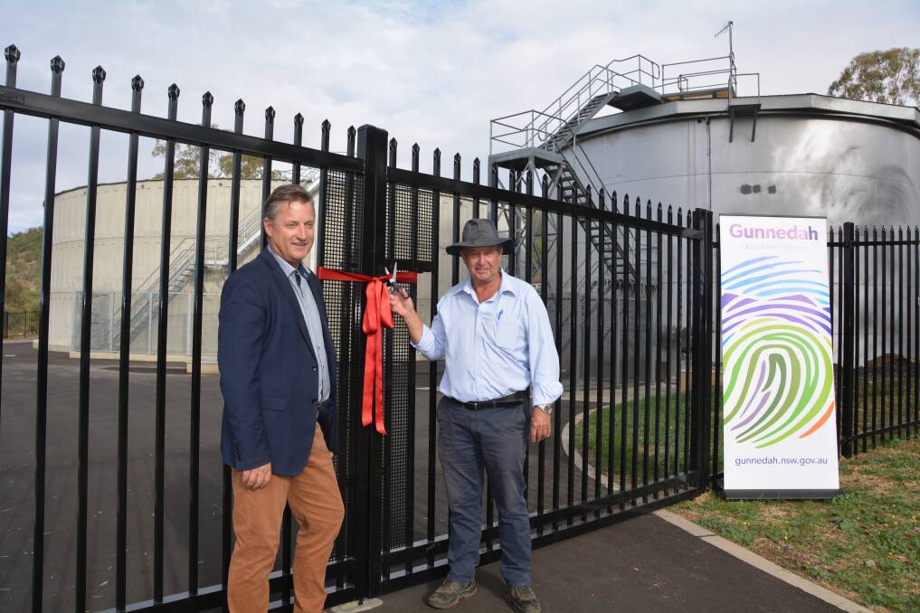 Gunnedah mayor Jamie Chaffey and Gunnedah Shire Council's water manager Kevin Sheridan cut the ribbon to the new Apex Road reservoir. Photo: Jessica Worboys
