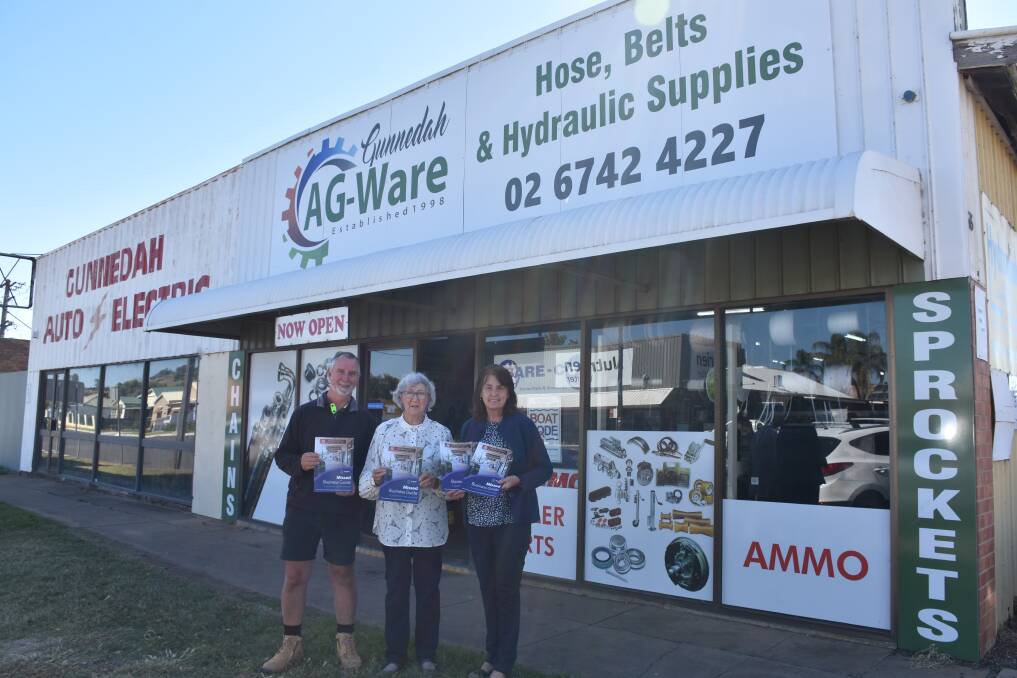 Peter Jones, Cr Gae Swain and Gunnedah Shire Council Social and Community Planner Deb Hilton with copies of the Gunnedah Shire Missed Business Guide.