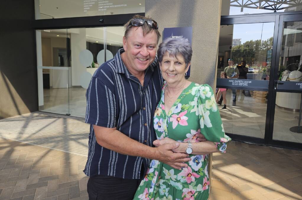 Steve and Lyne Cox lost everything in a devastating fire in October, but Steve - a veteran firefighter - worked tirelessly to save his neighbour's properties. 
