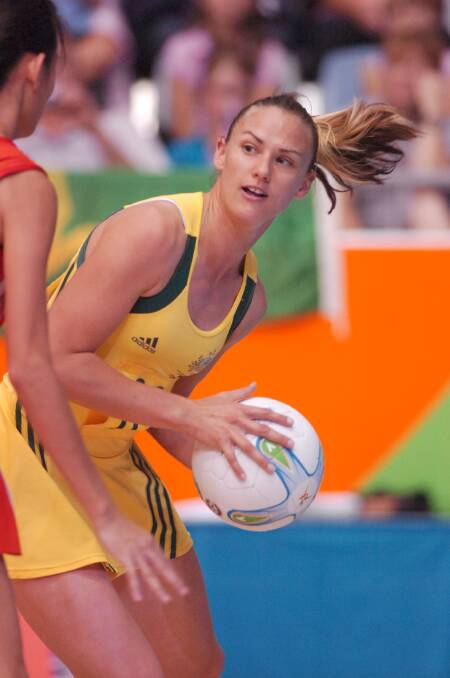 Sharelle McMahon in action for Australia at the 2006 Commonwealth Games.