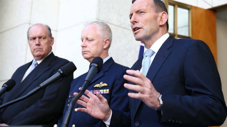 Defence Minister David Johnston (left) with Prime Minister Tony Abbott and chief of the Defence Force Air Chief Marshal Mark Binskin. Photo: Alex Ellinghausen