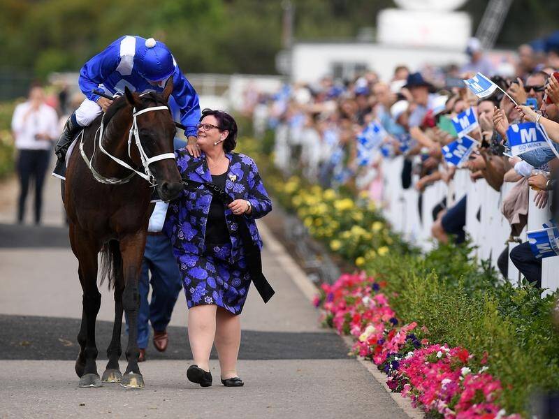 The PM has praised champion mare Winx, with her jockey Hugh Bowman and owner Debbie Kepitis.