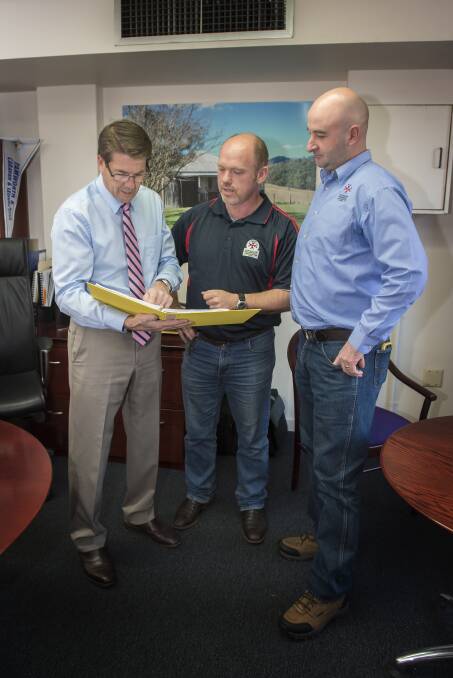 SUPPORT: Tamworth MP Kevin Anderson with APA delegates Scott Clarke, of Gunnedah, and Jamie Curll. Photo: Peter Hardin 
