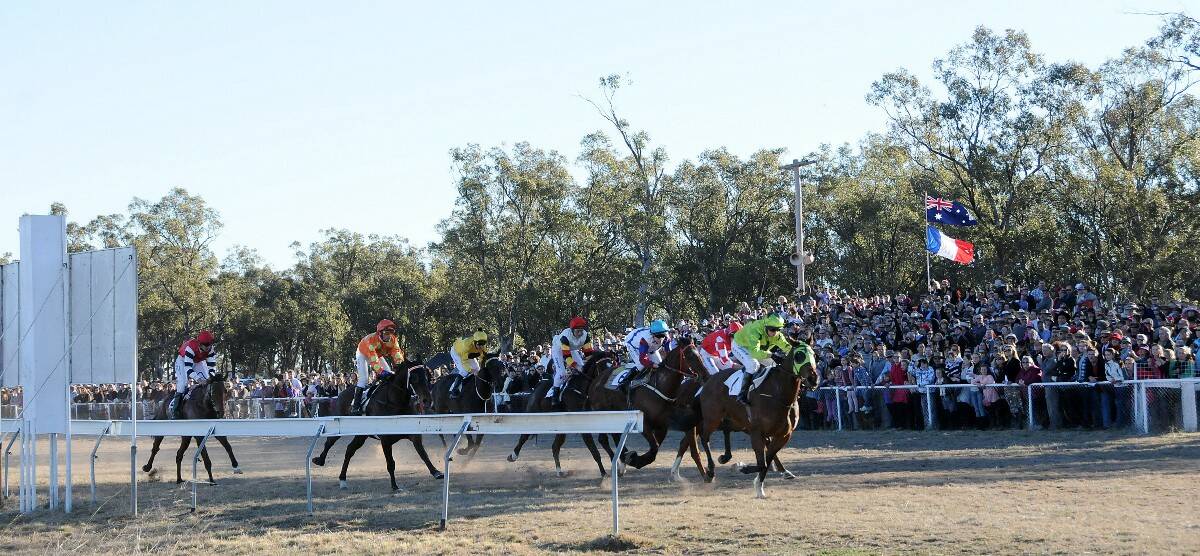 Punters flocked to last year’s Wean Amateur Picnic Races. A bumper crowd (above) watched the five-race card and enjoyed the sights and sounds of the popular long-running event. 