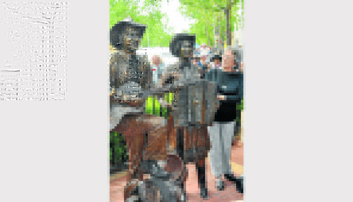 Joy McKean was overwhelmed when she came face to face with herself as a young woman standing beside her husband Slim Dusty. The couple had just started out on the road to country music fame in 1957 when the photo used by sculptor, Tanya Bartlett, to create the magnificent monument, was taken.